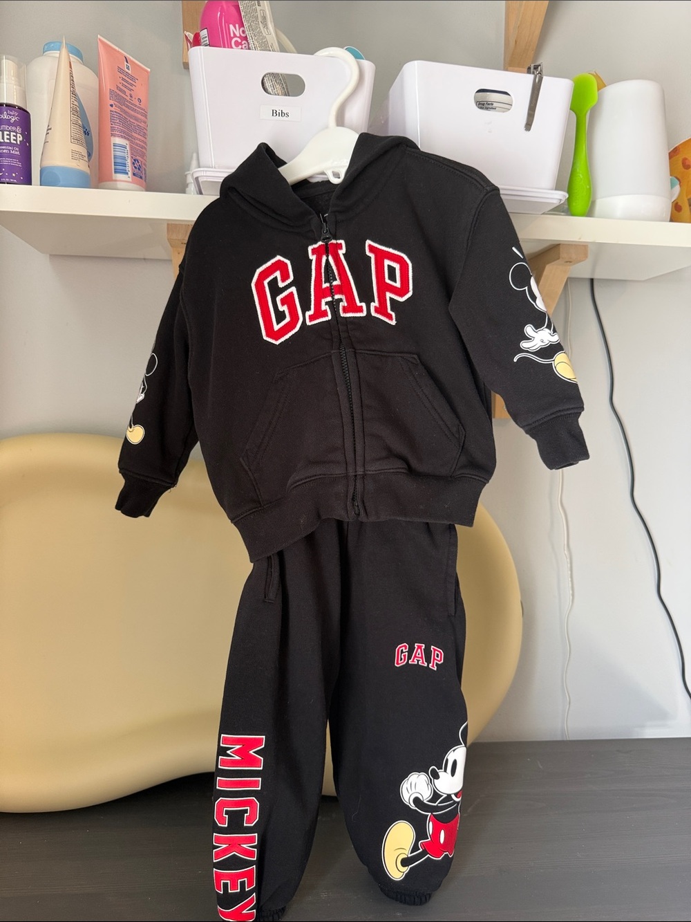 babyGAP Black Mickey Mouse Hoodie & Joggers Matching Set sz 12-18mo
